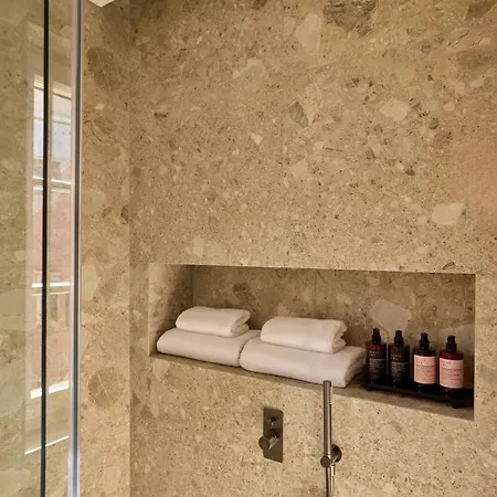 The Calliston Hotel 2*