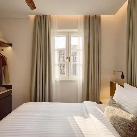 The Calliston Corfu (city)