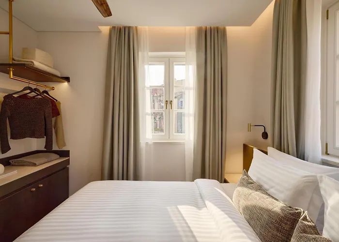 The Calliston Corfu (city)