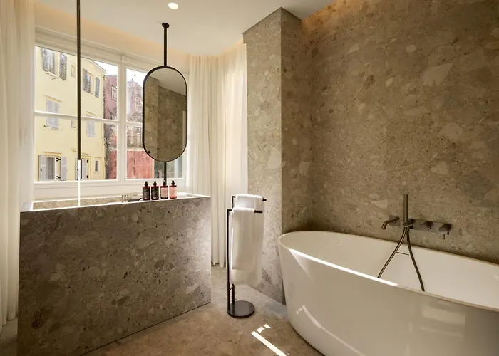 The Calliston 3*